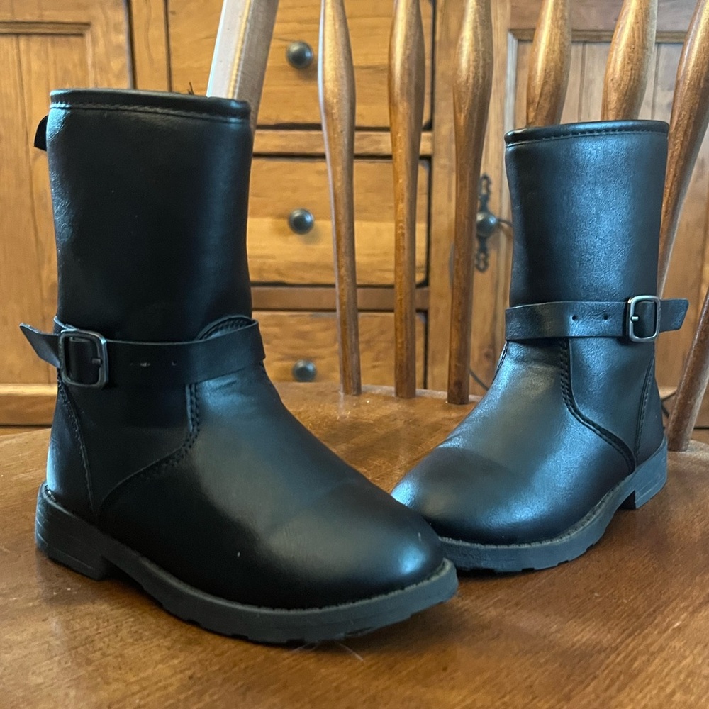 Carters black faux leather boots size 8 girls EUC